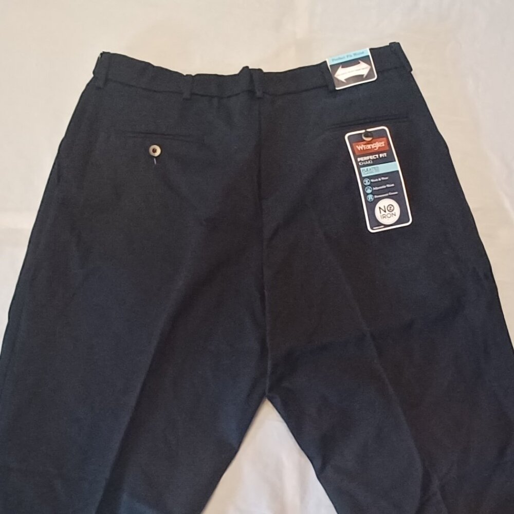 NWT Mens Wrangler Size 38x30 Flat Front No Iron Perfect Fit Khaki Pants Black - Picture 10 of 12